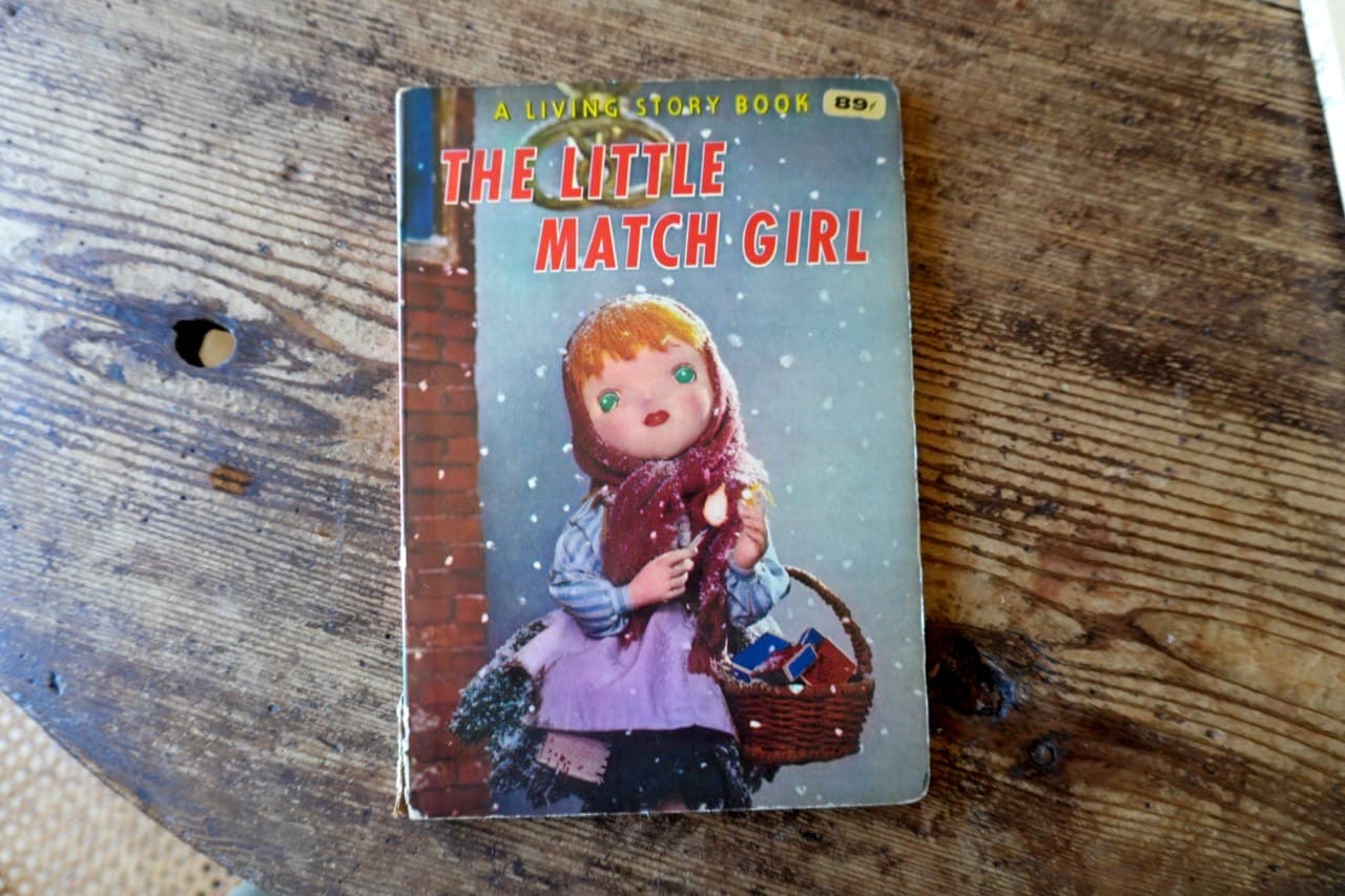 『THE LITTLE MATCH GIRL』A LIVING STORY BOOK。70年前から手元にある一冊