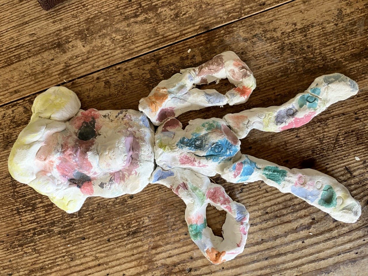 子どもが紙粘土で作ったハーレキン
