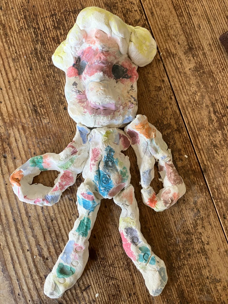 子どもが紙粘土で作ったハーレキン