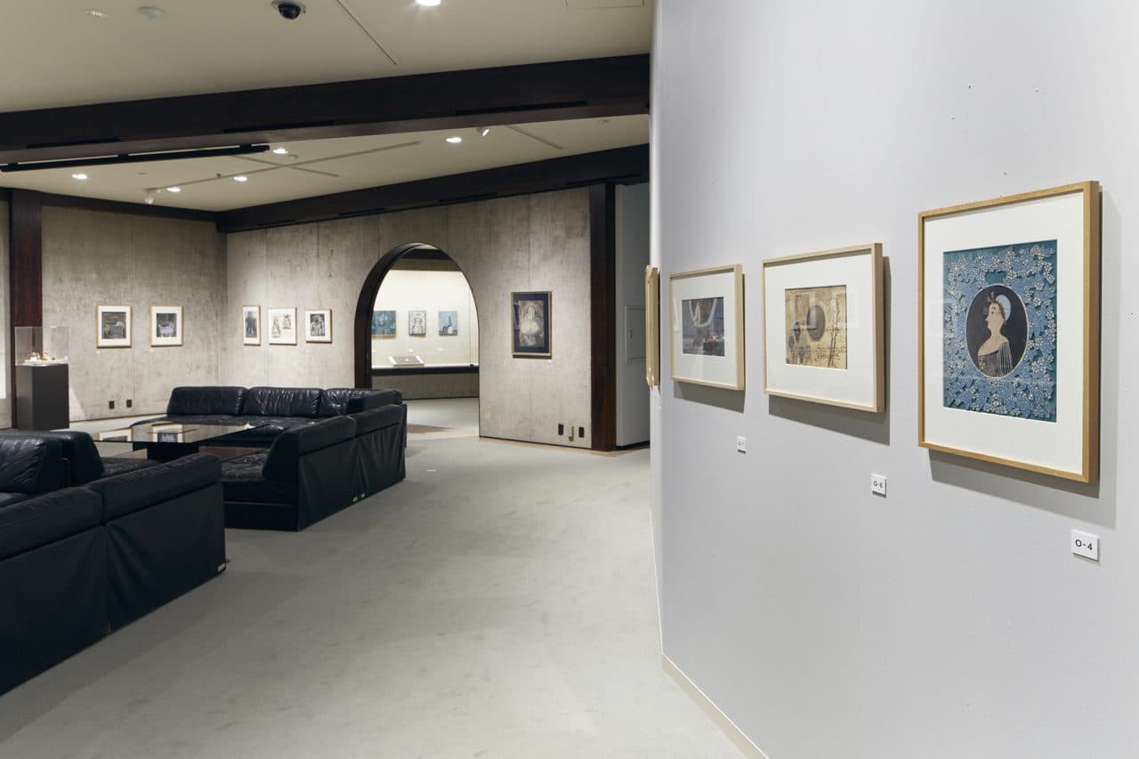 渋谷区立松濤美術館「夜を包む色彩」の展示風景