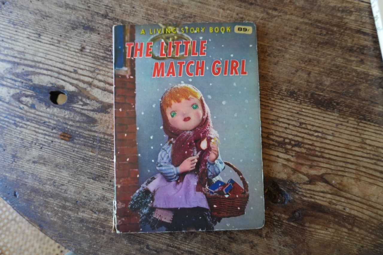 『THE LITTLE MATCH GIRL』A LIVING STORY BOOK。70年前から手元にある一冊