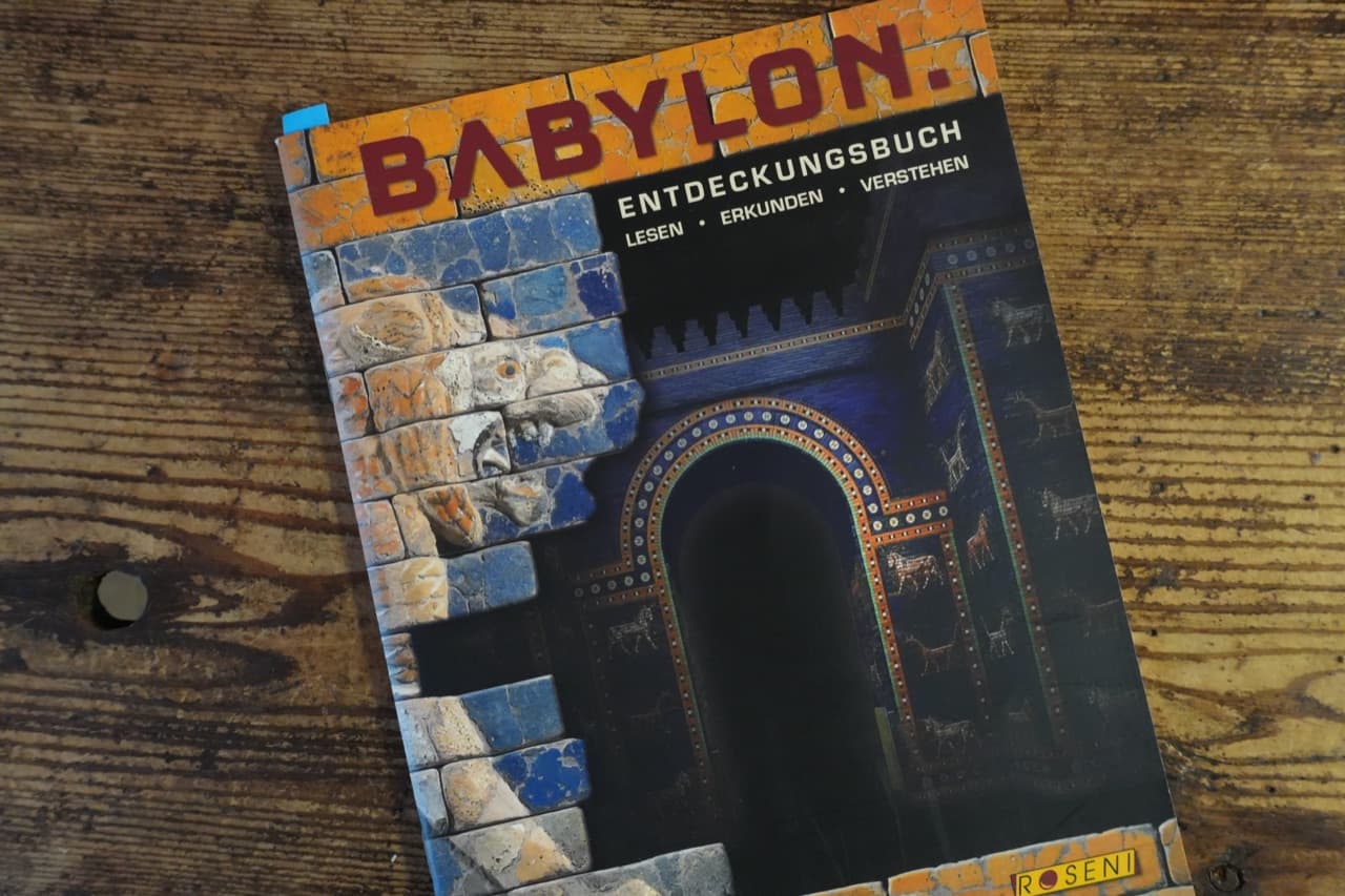 『BABYLON. Entdeckungsbuch』表紙はイシュタル門