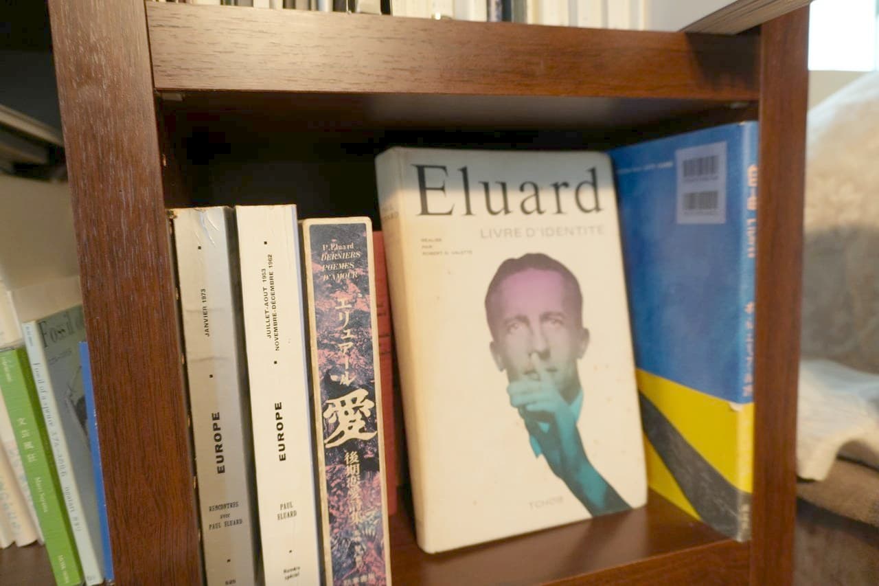 木林文庫のエリュアールの棚。『Eluard: Livre d'identité』ほか